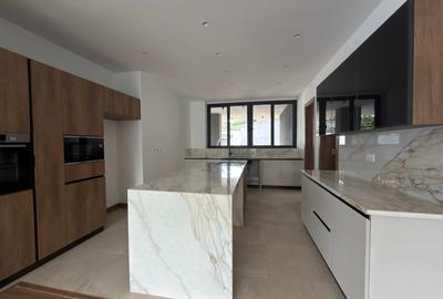 5 Bed Villa with En Suite in Nyari - 4