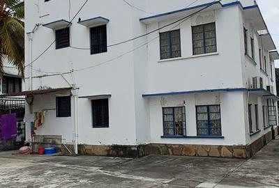 3 Bed Apartment with En Suite at Mombasa Cbd - 4