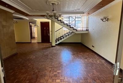 4 Bed Townhouse with En Suite at Lavington - 2