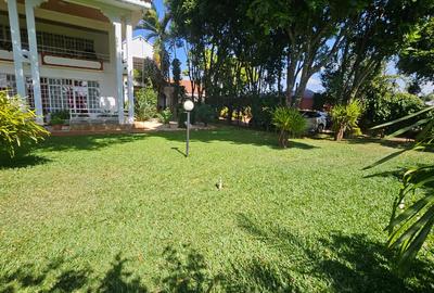 5 Bed House with En Suite in Runda - 2