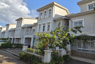 5 Bed Townhouse with En Suite at Lavington Road