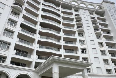 Furnished 2 Bed Apartment with En Suite in Parklands