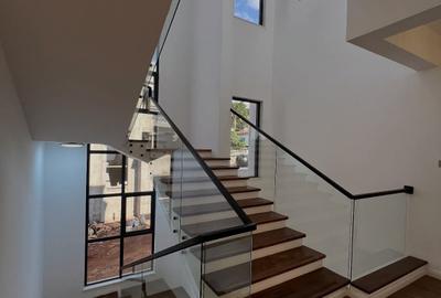 5 Bed Townhouse with En Suite in Lavington - 4