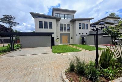5 Bed Townhouse with En Suite in Runda - 2