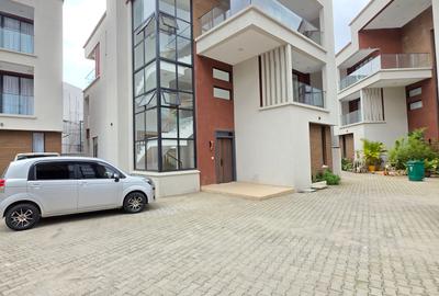 5 Bed Townhouse with En Suite at Issac Gathanju