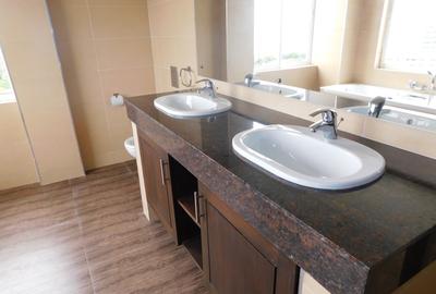 3 Bed Apartment with En Suite at City Mall - 3