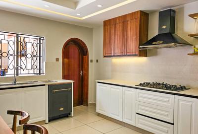 4 Bed Townhouse with En Suite in Westlands Area - 4