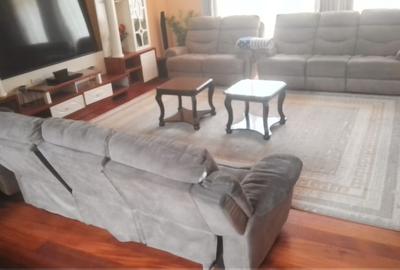 9 Bed House with En Suite at Kerarapon - 4