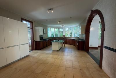 5 Bed Townhouse with En Suite in Rosslyn - 4