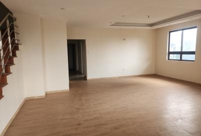 5 Bed Apartment with En Suite at Parklands - 2