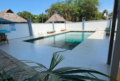 Serviced 1 Bed Apartment with En Suite at 1St Avanue - 2
