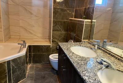 3 Bed Apartment with En Suite in Riverside - 4