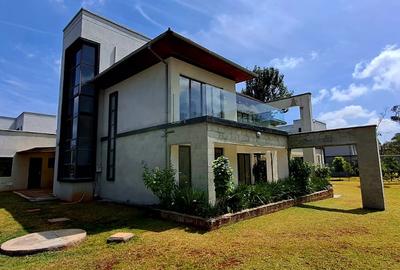 5 Bed Townhouse with En Suite in Karen Hardy