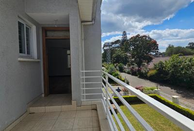 5 Bed Townhouse with En Suite at Lavington - 4