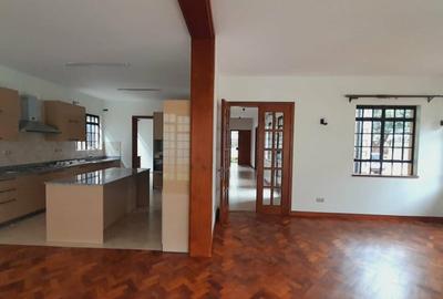 5 Bed Townhouse with En Suite in Lavington - 4