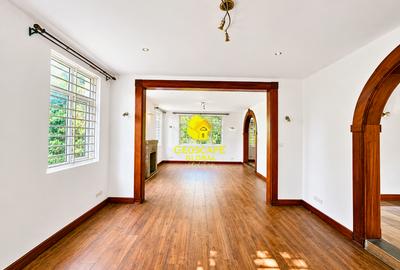 5 Bed House with En Suite in Rosslyn - 2