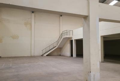 30,000 ft² Warehouse with Fibre Internet in Industrial Area - 2
