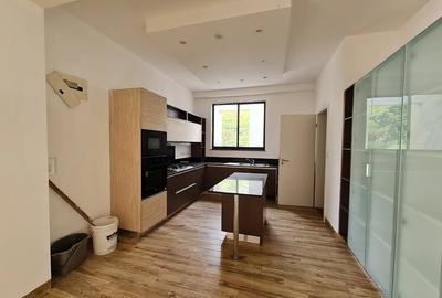 4 Bed Apartment with En Suite at Riverside Drive - 4