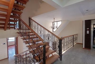 5 Bed Townhouse with En Suite in Lavington - 4