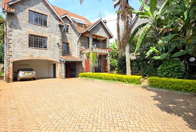 5 Bed Townhouse with En Suite at Lavington Green - 3