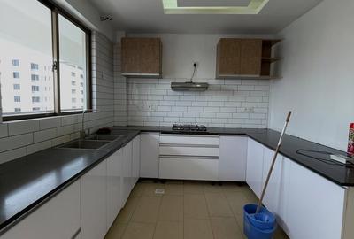 4 Bed Apartment with En Suite in Lavington - 4