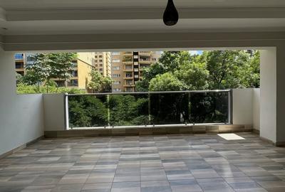 3 Bed Apartment with En Suite in Riverside