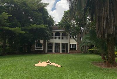 4 Bed House with En Suite at Crossroads