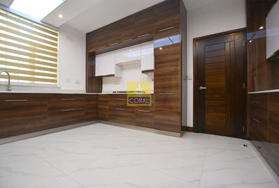 4 Bed Townhouse with Garden in Spring Valley - 3