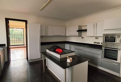 5 Bed House with En Suite in Runda - 3