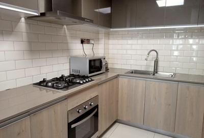 Serviced 2 Bed Apartment with En Suite in Riverside - 3