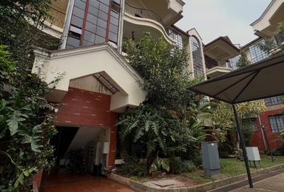 3 Bed Apartment with En Suite in Riverside