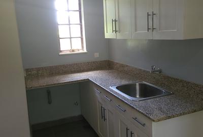 5 Bed Villa with En Suite in Karen Hardy - 4