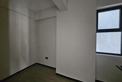 1 Bed Apartment with Gym in Kilimani - 4