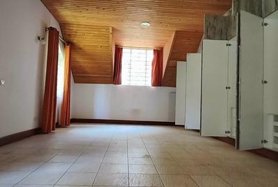 5 Bed Townhouse with En Suite in Rosslyn - 4