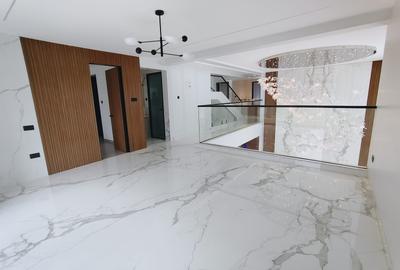 6 Bed Villa with En Suite in Lavington - 2