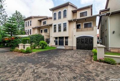 5 Bed Townhouse with En Suite in Lavington