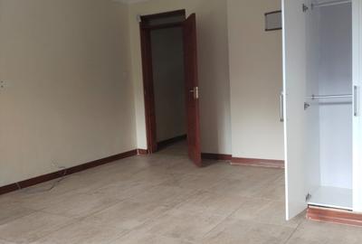 Bedsitter in Lavington - 3