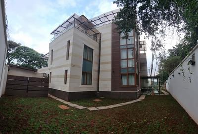5 Bed Villa with En Suite in Lavington