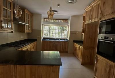 5 Bed Townhouse with En Suite in Rosslyn - 3