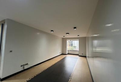 3 Bed Apartment with En Suite at Riverside Dr - 2