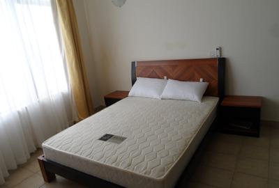 Serviced 3 Bed Apartment with En Suite at Links - 4