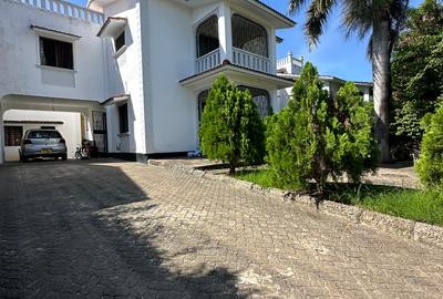 4 Bed Townhouse with En Suite at Links Road - 4
