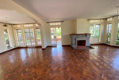 5 Bed Villa with En Suite in Rosslyn - 4
