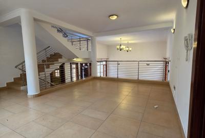 4 Bed Villa with En Suite in Kyuna - 4