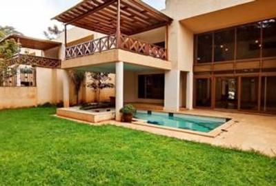 5 Bed Townhouse with En Suite at Lavington Green