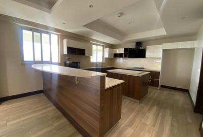 3 Bed Apartment with En Suite in Parklands - 4