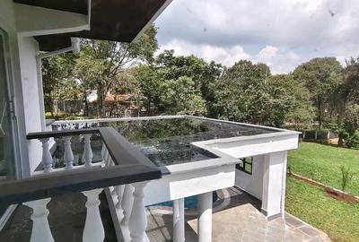 5 Bed House with En Suite in Ridgeways - 2