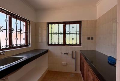 5 Bed House with En Suite in Runda - 4