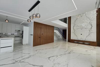6 Bed Townhouse with En Suite in Lavington - 2