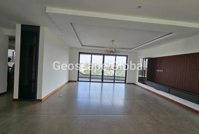 4 Bed Apartment with En Suite in Riverside - 2